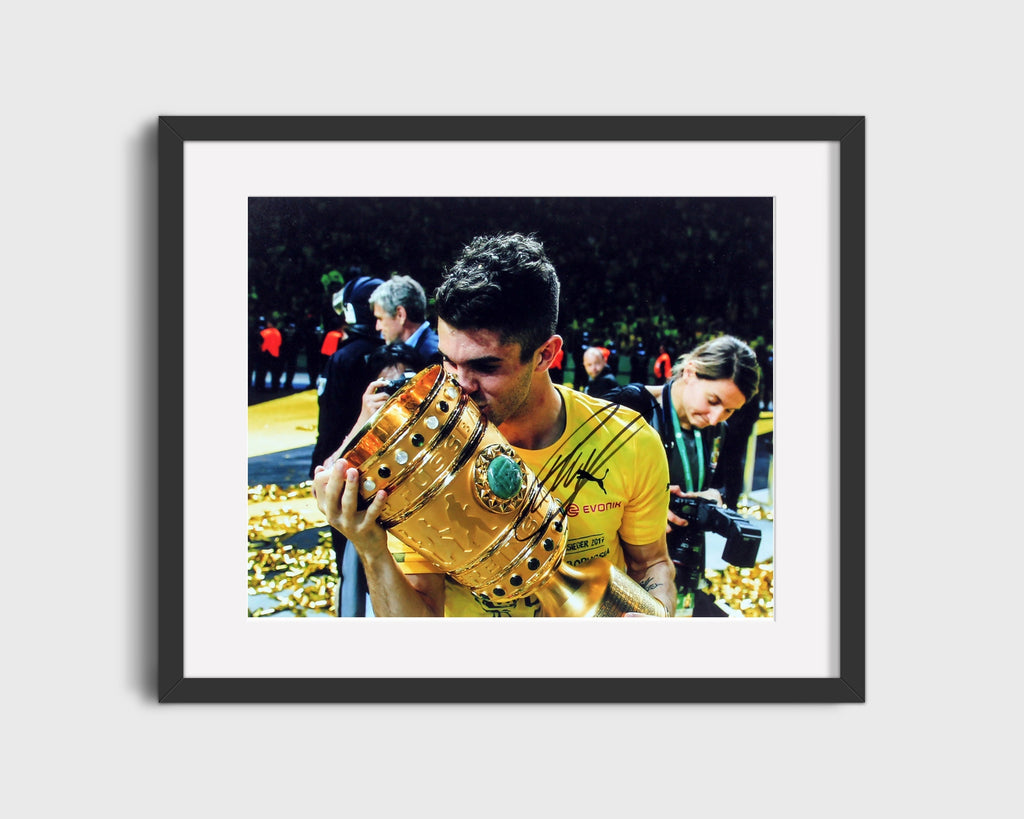 Christian Pulisic - Borussia Dortmund - Trophy Kiss Soccer FramedSportPrints Gallery Frame 16x20