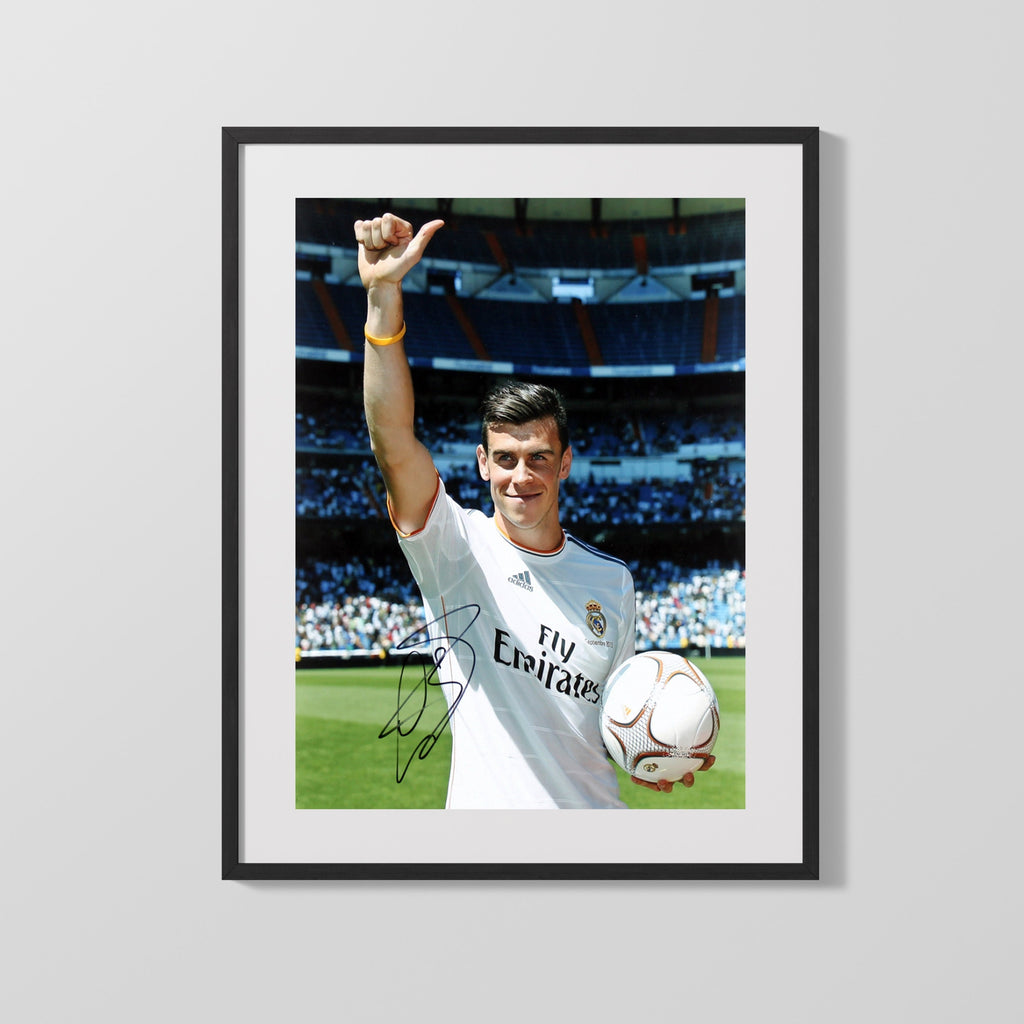 Gareth Bale Autograph Print - Real Madrid - Victory Salute Soccer FramedSportPrints Gallery Frame 16x20