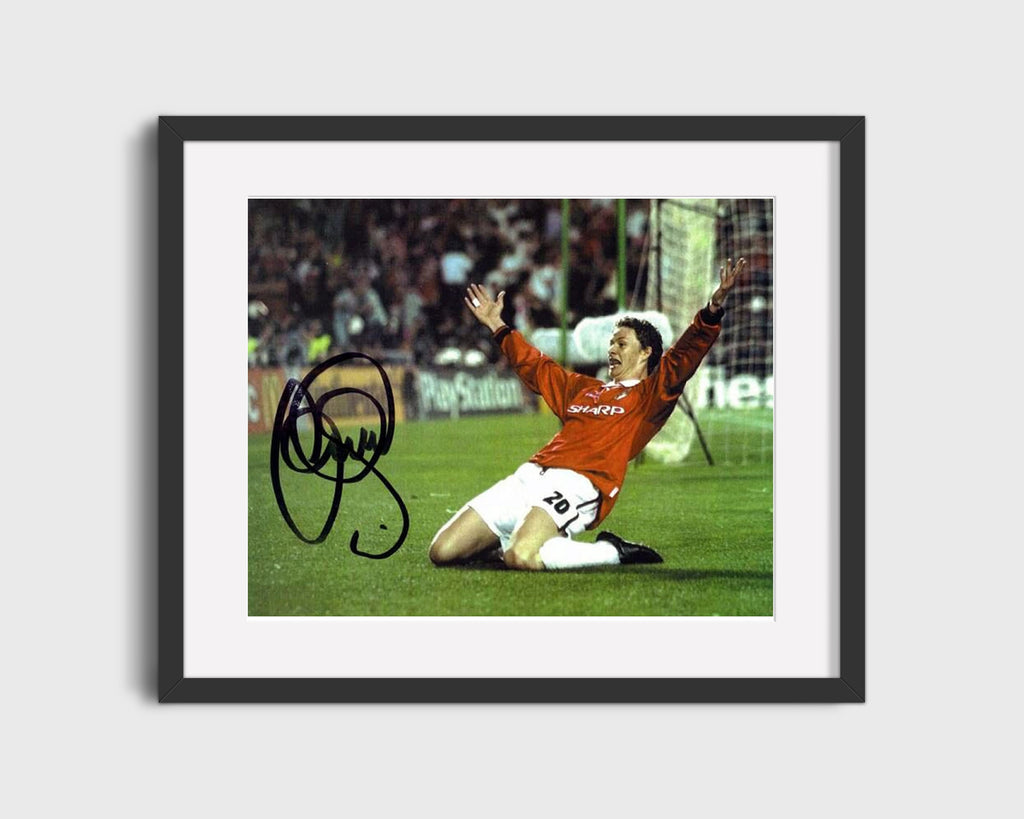 Ole Gunnar Solskjaer - Manchester United - Historic Slide Soccer FramedSportPrints Gallery Frame 16x20