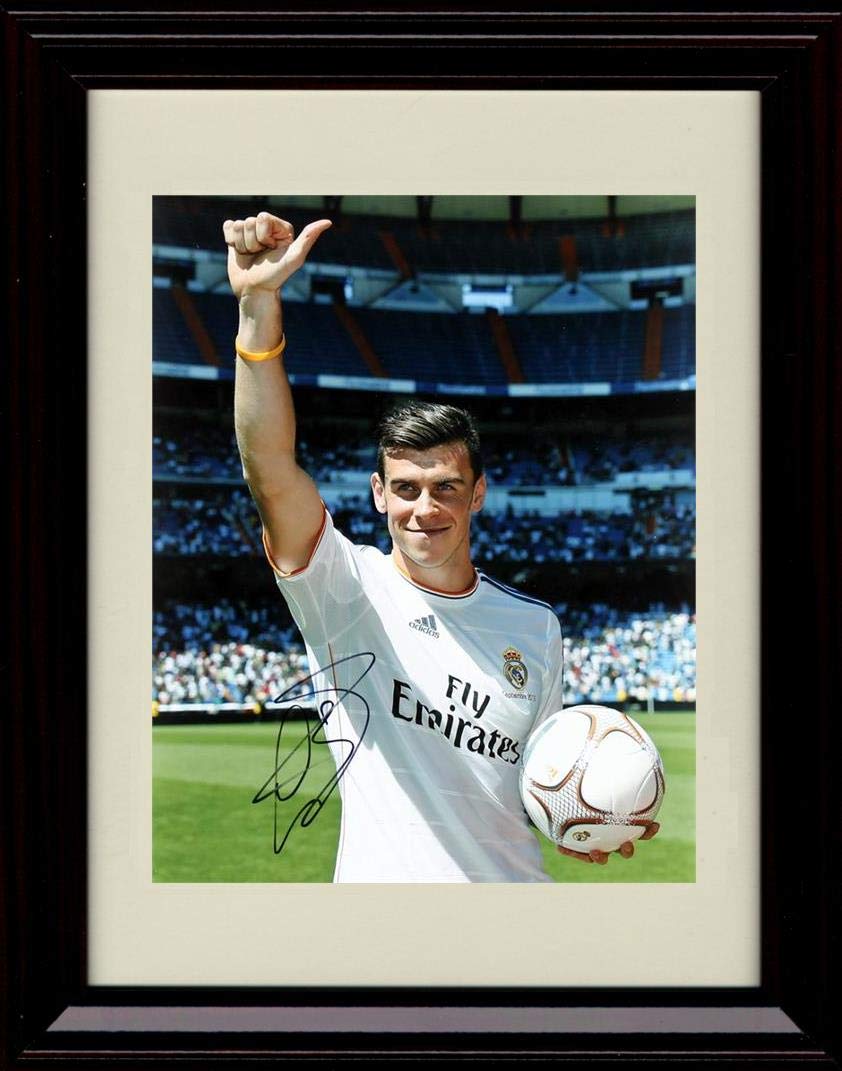 8x10 Framed Gareth Bale Autograph Replica Print - Arm Up Holding Ball Framed Print - Soccer FSP - Framed   